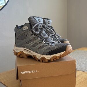 Merrell Women's Hiking Sneakers.
